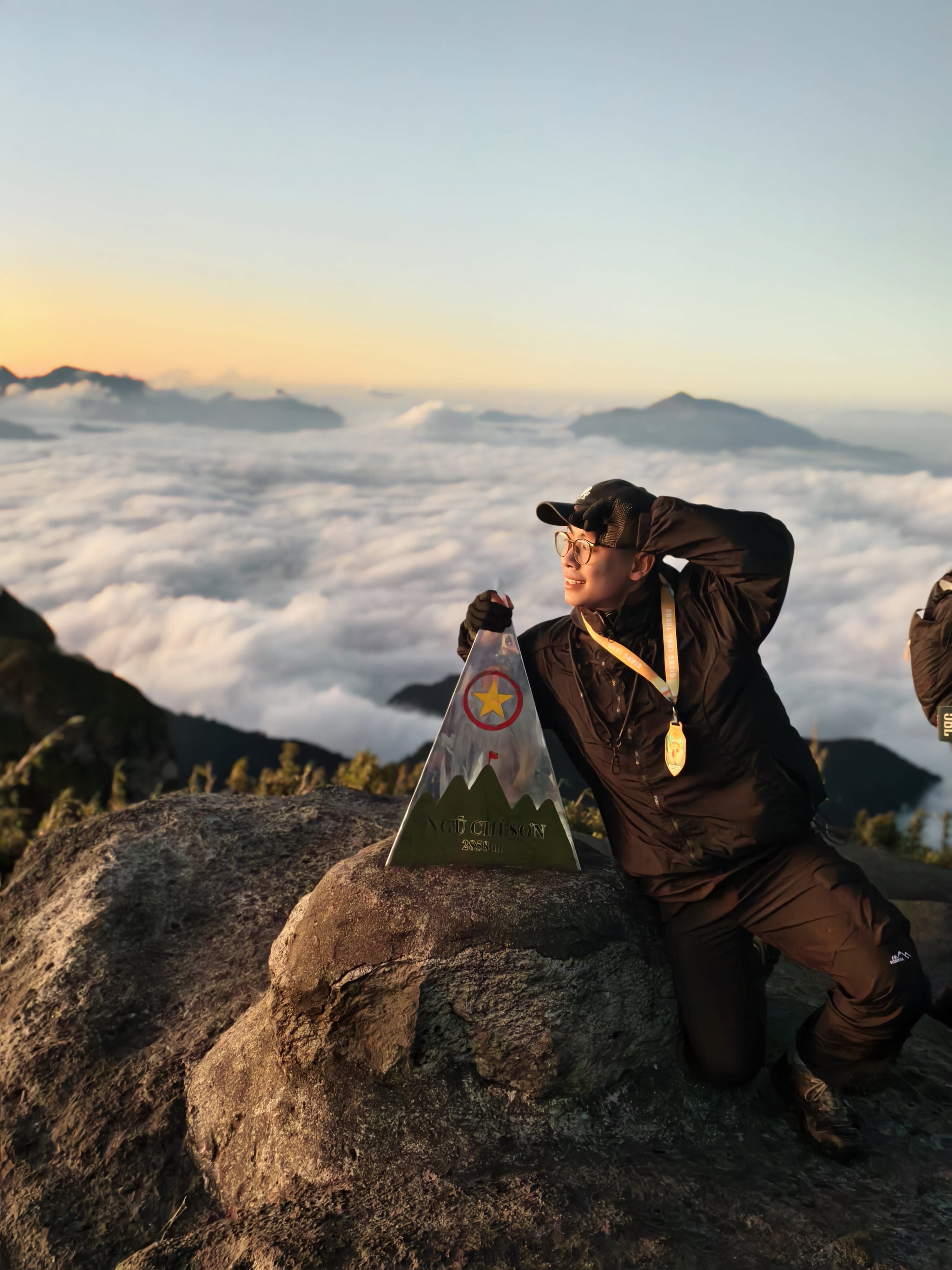 Ngũ Chỉ Sơn 2858m